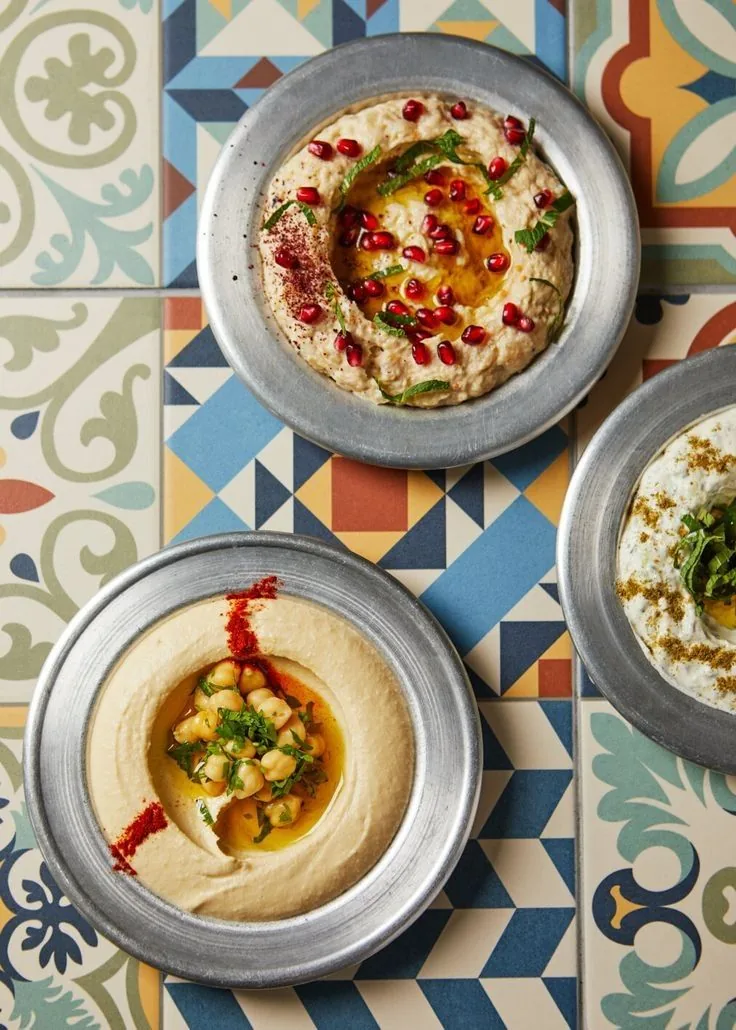 Hummus e baba ghannouj con melograno